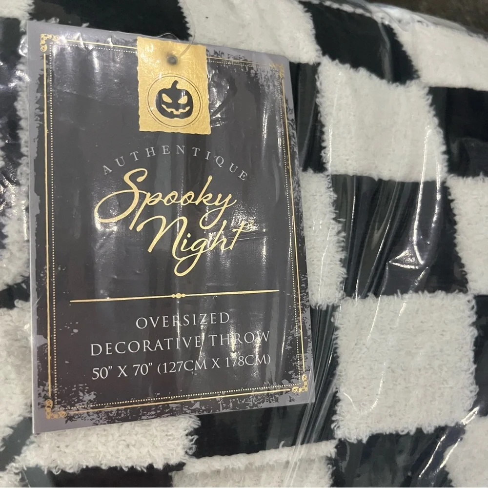 NEW NWT Spooky Night Black White Checkered Ghost Throw Blanket 50x70 New Tiktok